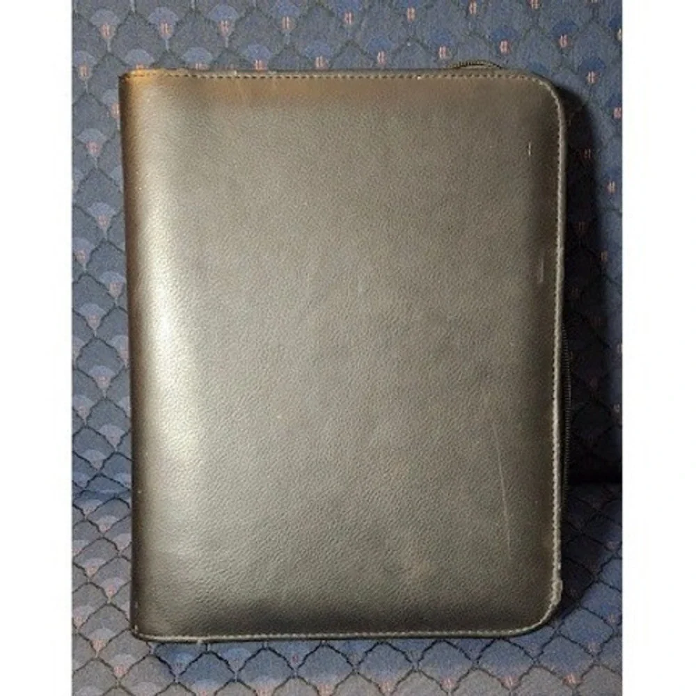 Day-Timer Black Leather Zippered 7-Ring Planner Organizer Portfolio Cover